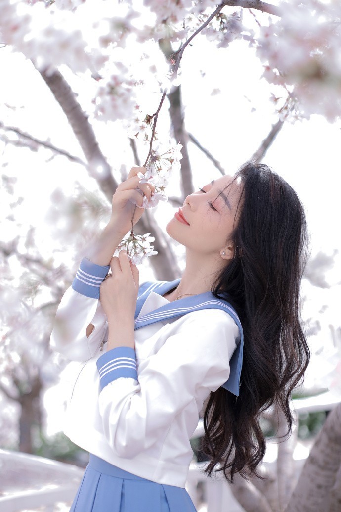 美女直播aaaa大片未删减完整版_剧情简介_结局解析- 高清不卡顿 封面配图